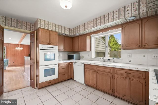 10008 CARMELITA DR, Potomac, MD 20854