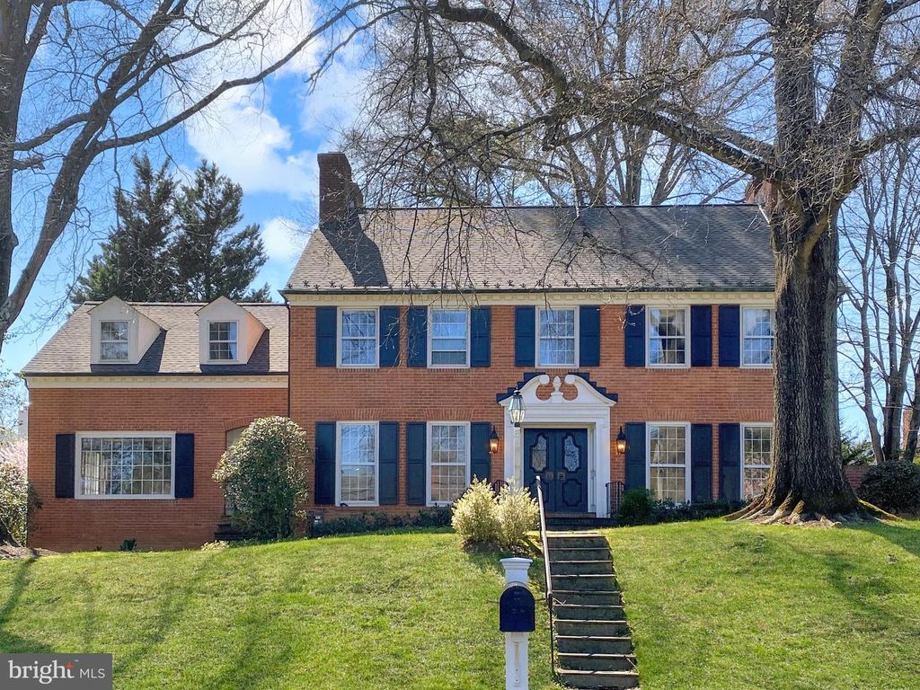10008 CARMELITA DR, Potomac, MD 20854