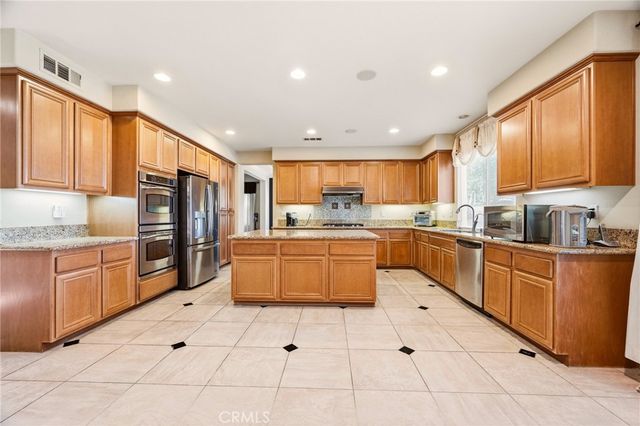 6981 Wild Lupine Road, Eastvale, CA 92880