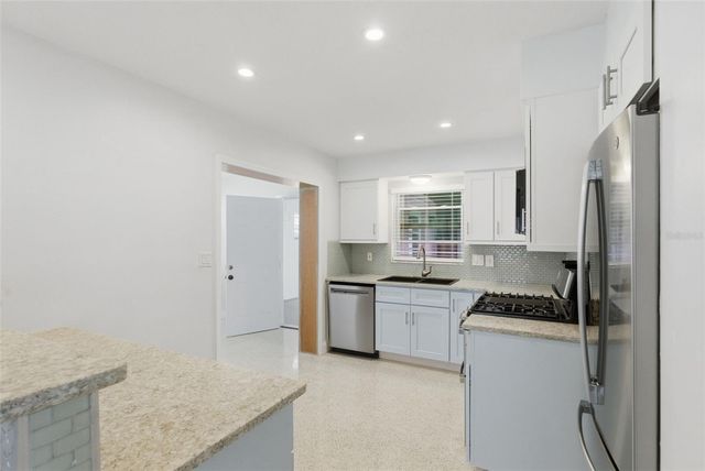 828 89TH AVENUE N, St Petersburg, FL 33702