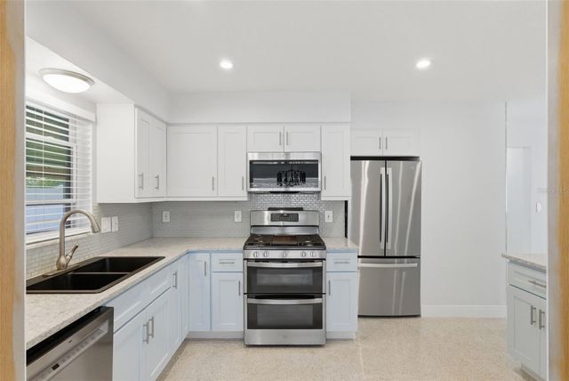 828 89TH AVENUE N, St Petersburg, FL 33702