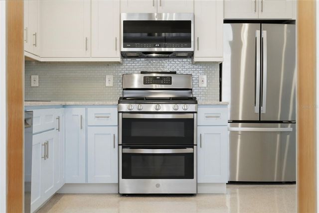 828 89TH AVENUE N, St Petersburg, FL 33702