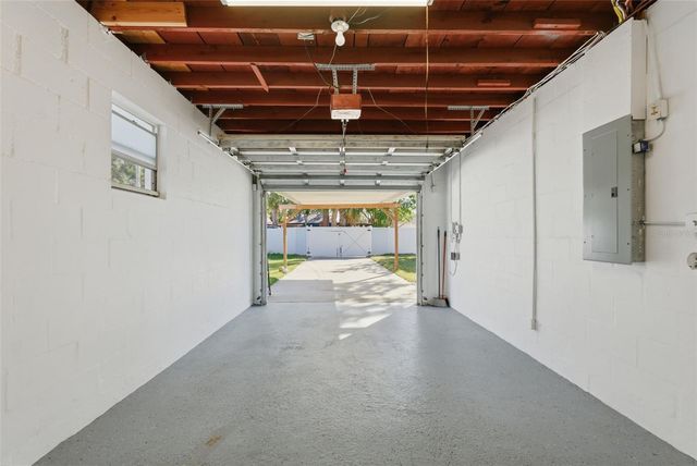 828 89TH AVENUE N, St Petersburg, FL 33702