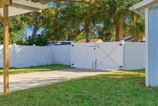 828 89TH AVENUE N, St Petersburg, FL 33702