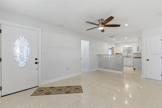 828 89TH AVENUE N, St Petersburg, FL 33702