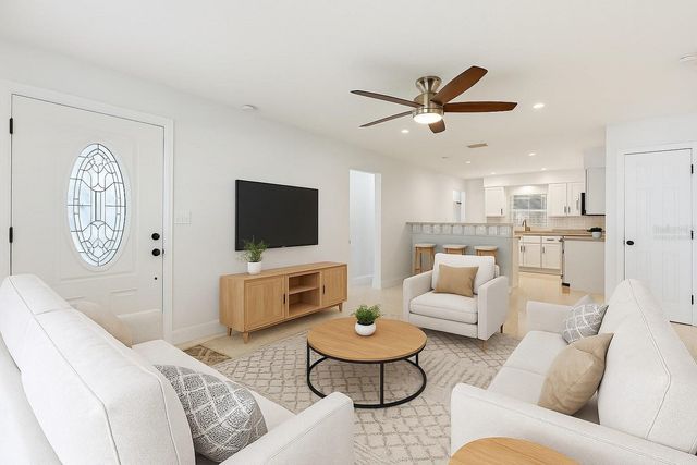 828 89TH AVENUE N, St Petersburg, FL 33702