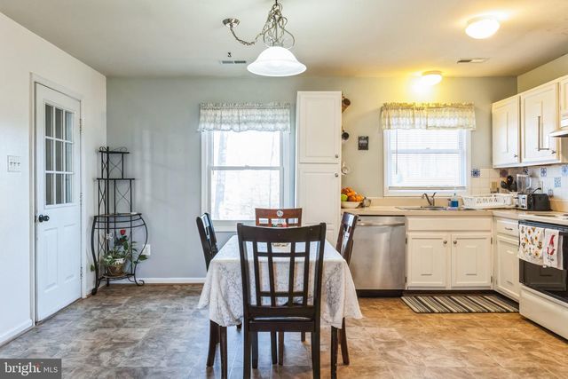 9 BREEZY HILL DR, Stafford, VA 22556