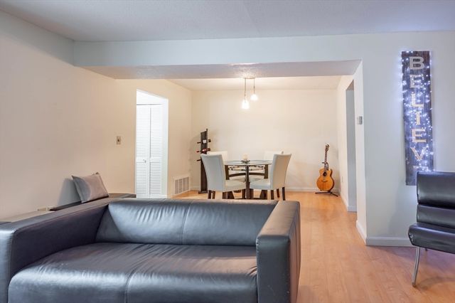 217 Edgebrook Dr 217, Boylston, MA 01505