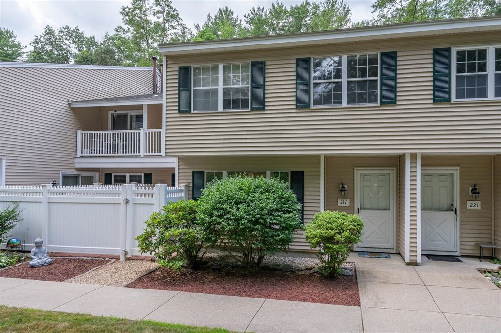 217 Edgebrook Dr 217, Boylston, MA 01505