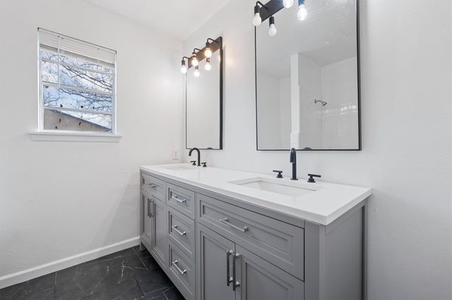 1106 Hackberry DR, Marble Falls, TX 78654