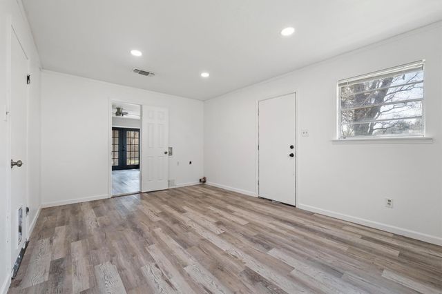 1106 Hackberry DR, Marble Falls, TX 78654