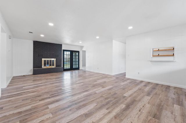 1106 Hackberry DR, Marble Falls, TX 78654