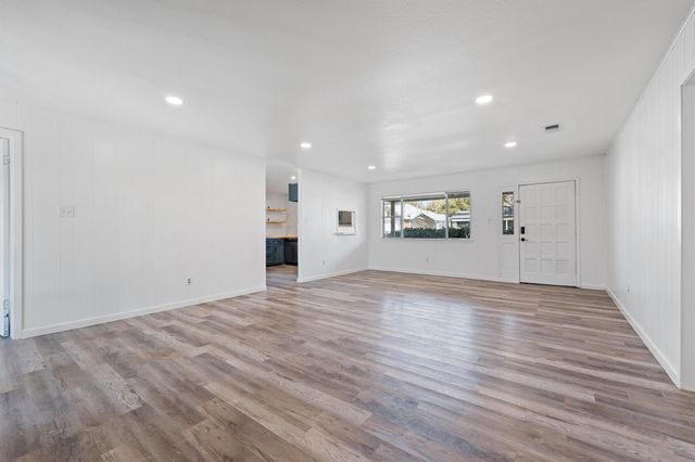 1106 Hackberry DR, Marble Falls, TX 78654