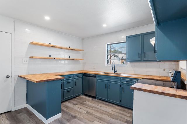 1106 Hackberry DR, Marble Falls, TX 78654