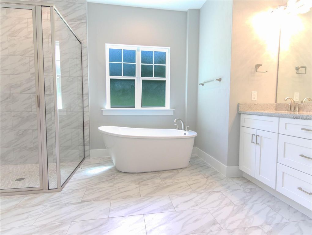 Image 12 of property listing at 525 SW HEATHRIDGE DRIVE, Lake City, FL 32024