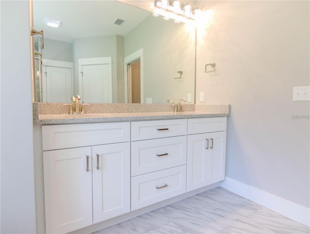 Image 13 of property listing at 525 SW HEATHRIDGE DRIVE, Lake City, FL 32024