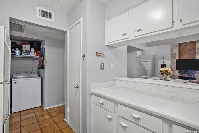 3843 Barrington St Apt 131H, San Antonio, TX 78217