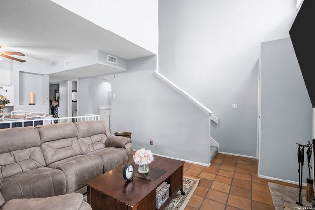 3843 Barrington St Apt 131H, San Antonio, TX 78217
