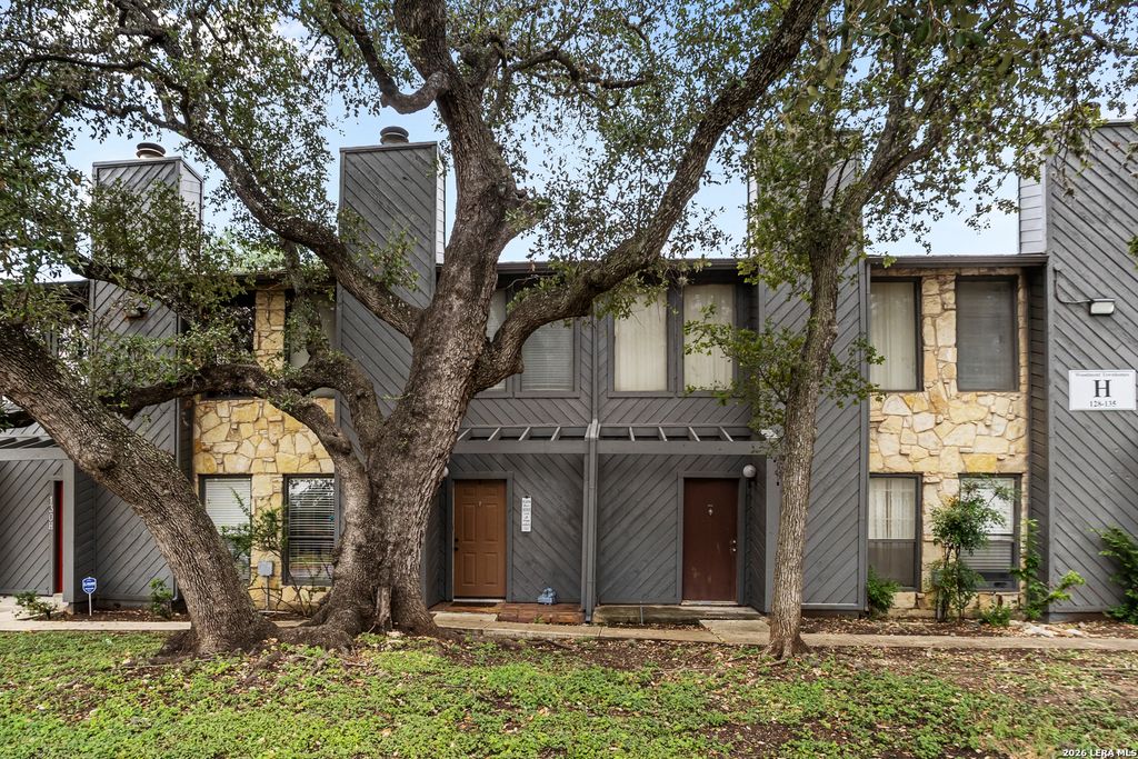 3843 Barrington St Apt 131H, San Antonio, TX 78217