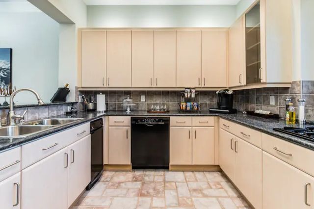 3251 San Jacinto Street, Dallas, TX 75204