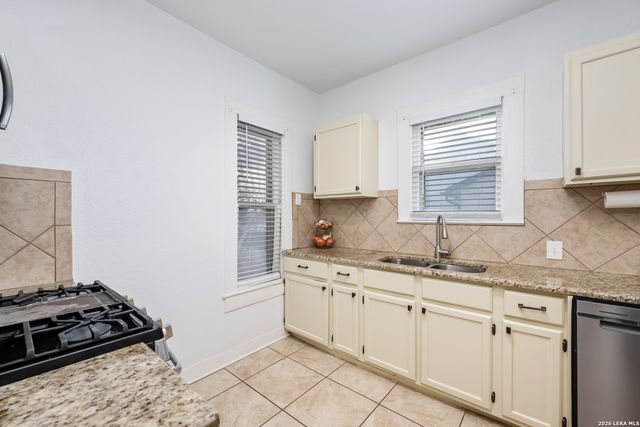 627 W Ridgewood, San Antonio, TX 78212