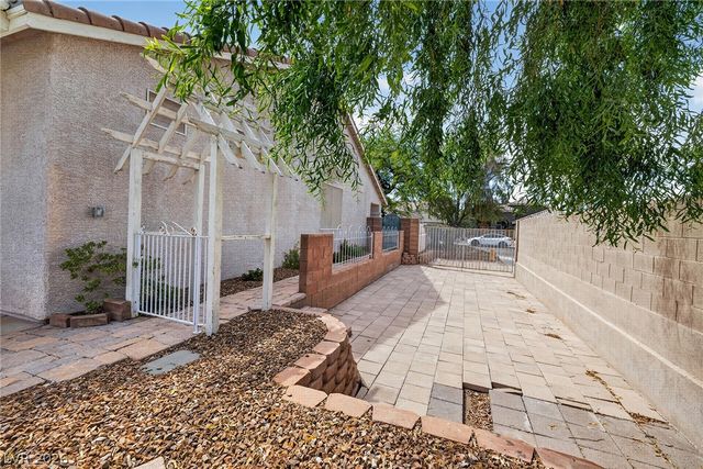 880 Coldwater Falls Way, Las Vegas, NV 89123