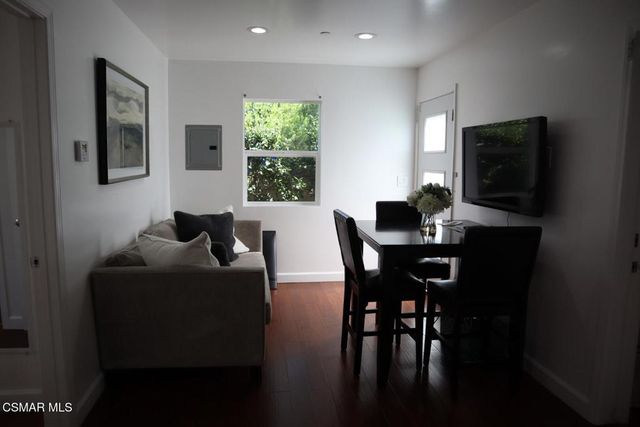 18600 Ingomar Street 18598, Reseda, CA 91335