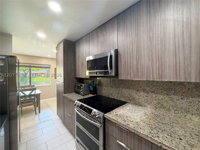 10875 NW 29th Mnr, Sunrise, FL 33322