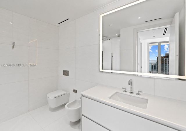 300 Biscayne Boulevard Way 4201E, Miami, FL 33131