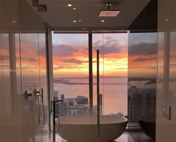 300 Biscayne Boulevard Way 4201E, Miami, FL 33131