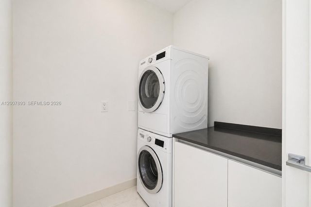 300 Biscayne Boulevard Way 4201E, Miami, FL 33131