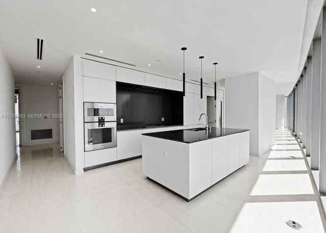 300 Biscayne Boulevard Way 4201E, Miami, FL 33131