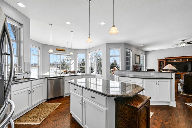 1524 Mohican TRAIL, Waukesha, WI 53189