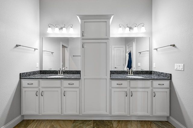 1524 Mohican TRAIL, Waukesha, WI 53189