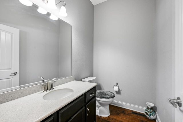 1524 Mohican TRAIL, Waukesha, WI 53189