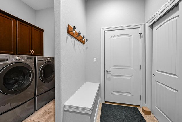 1524 Mohican TRAIL, Waukesha, WI 53189