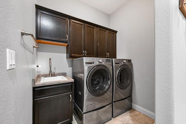 1524 Mohican TRAIL, Waukesha, WI 53189