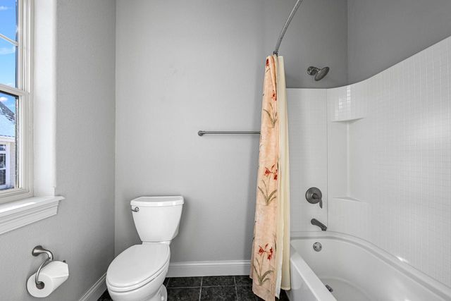 1524 Mohican TRAIL, Waukesha, WI 53189