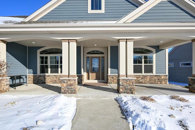 1524 Mohican TRAIL, Waukesha, WI 53189