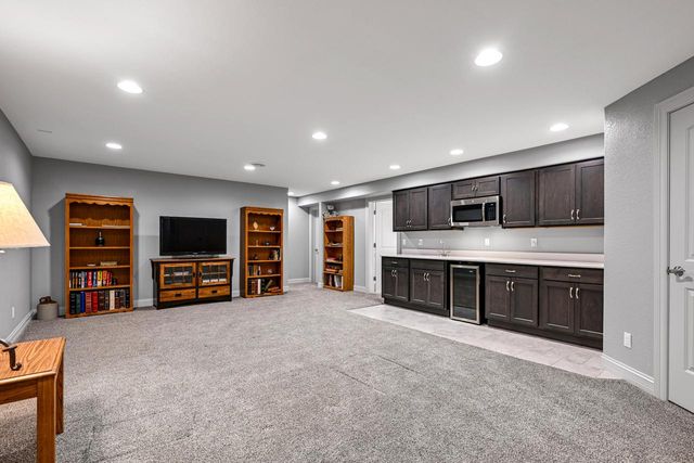 1524 Mohican TRAIL, Waukesha, WI 53189