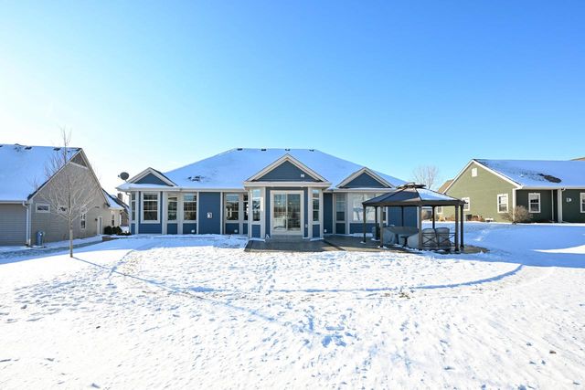 1524 Mohican TRAIL, Waukesha, WI 53189