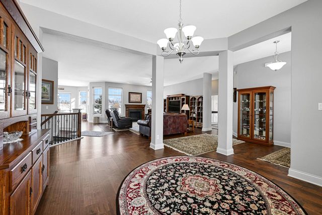 1524 Mohican TRAIL, Waukesha, WI 53189