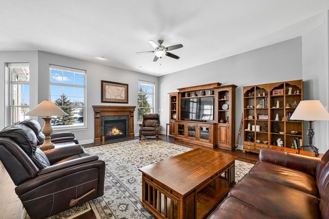 1524 Mohican TRAIL, Waukesha, WI 53189