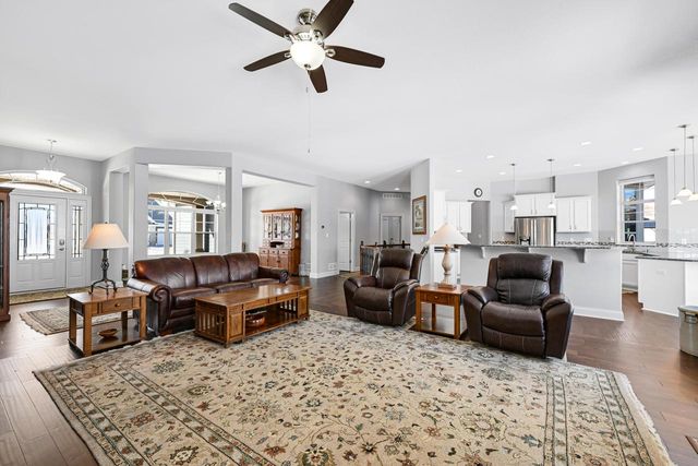 1524 Mohican TRAIL, Waukesha, WI 53189