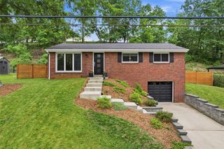 95 Fenway Rd, Shaler, PA 15209