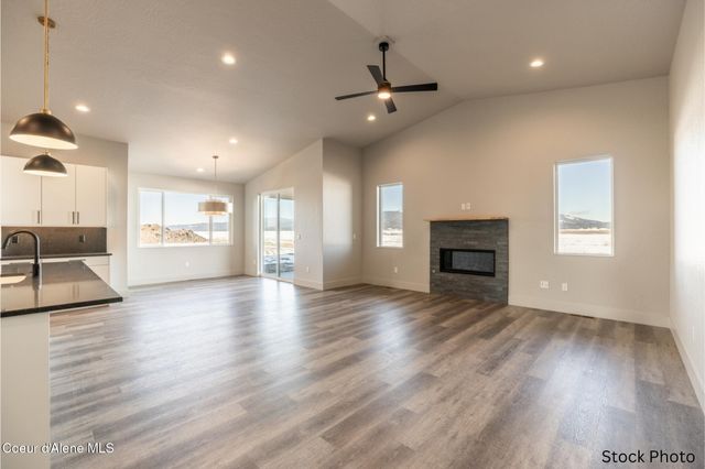 6017 W MORESBY AVE, Rathdrum, ID 83858