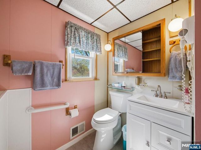 98 Moonachie Road, Moonachie, NJ 07074