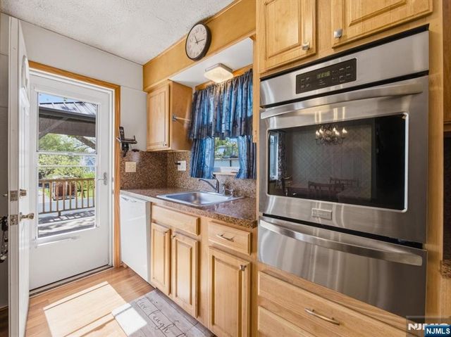 98 Moonachie Road, Moonachie, NJ 07074