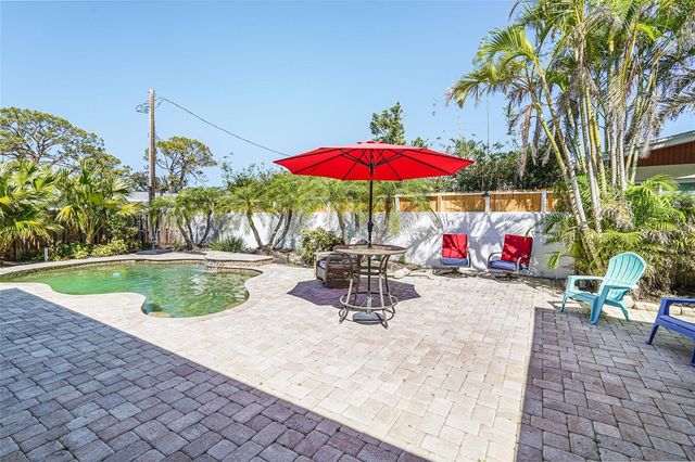 1309 NOKOMIS AVENUE S, Venice, FL 34285