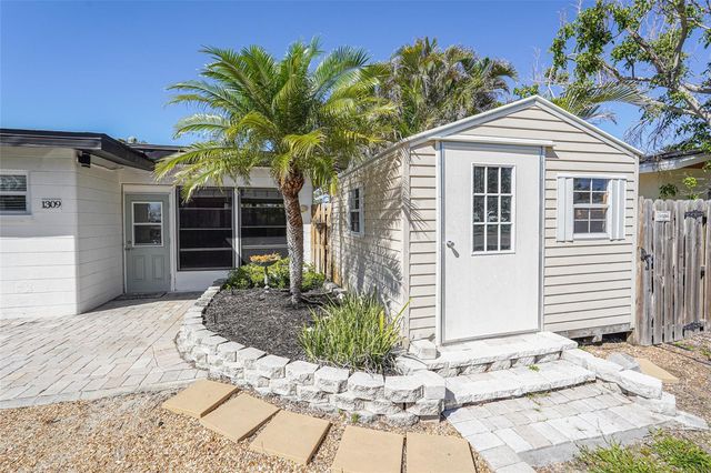 1309 NOKOMIS AVENUE S, Venice, FL 34285